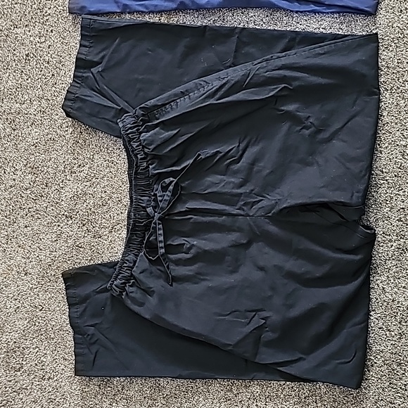 2 pairs scrub pants - Picture 4 of 5